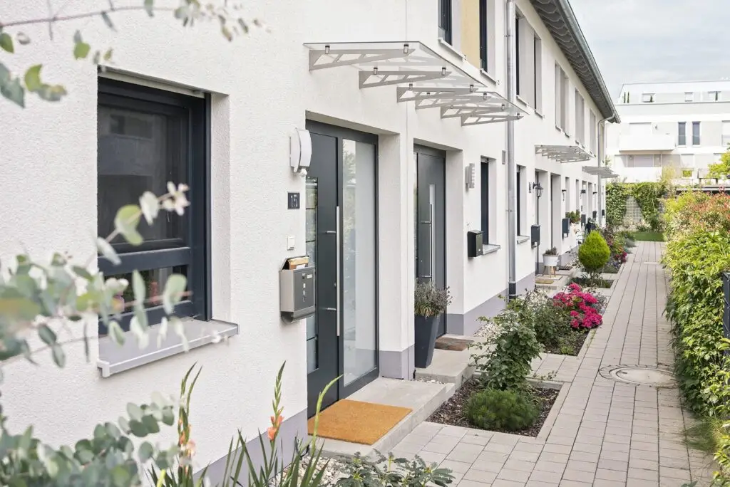 Reference Ladenburg: Houses and multi-family houses on the street
